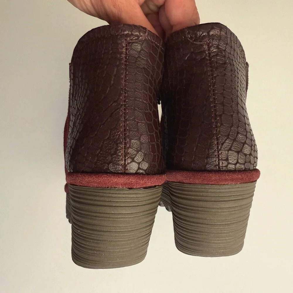Fly London Yip Side Zip Wedge Faux Snakeskin Suede Wine Red Boots E 40 US 9 9.5